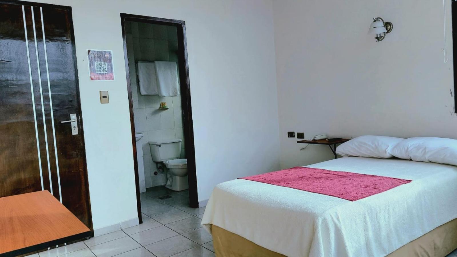 Hotel Plaza Center Санта-Крус-де-ла-Сьерра Экстерьер фото