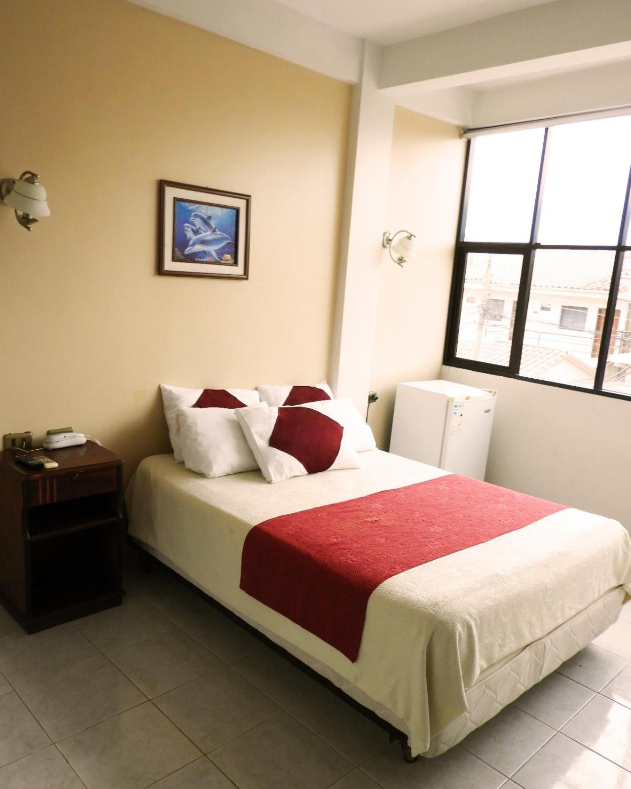 Hotel Plaza Center Санта-Крус-де-ла-Сьерра Экстерьер фото